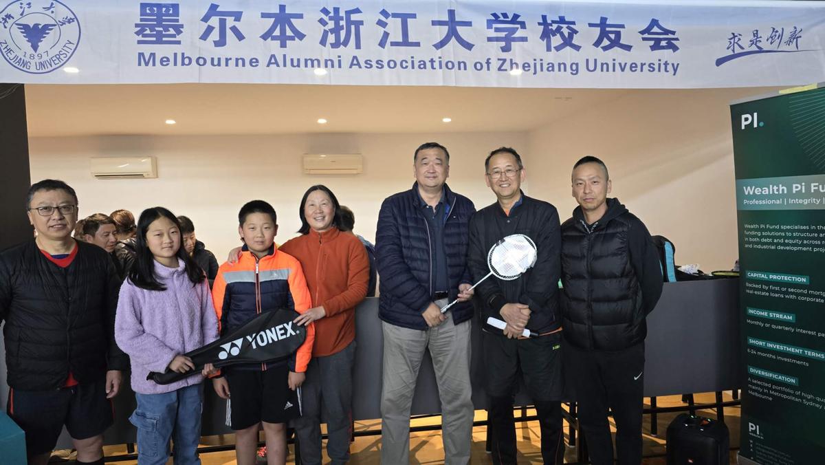 “圆周资本”杯浙大羽毛球邀请赛暨校友家属联谊赛现场照片 6